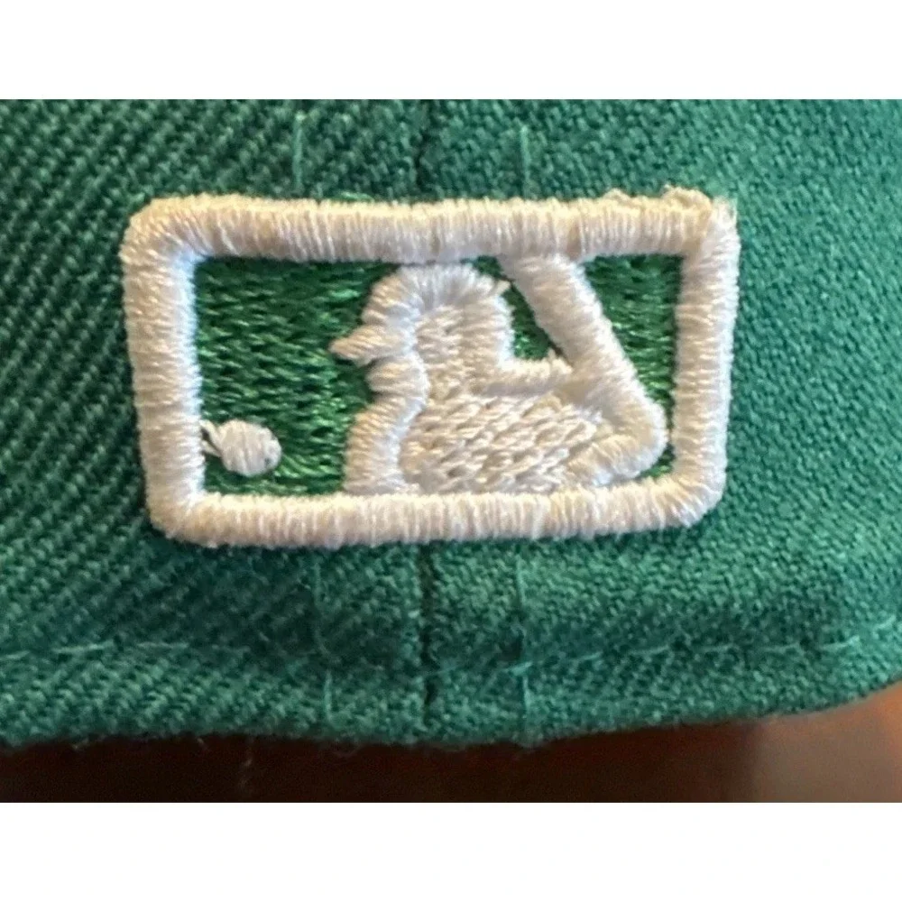 Vintage New Era Milwaukee Brewers Ball In Glove Fitted Hat Size 7 USA Wool MLB